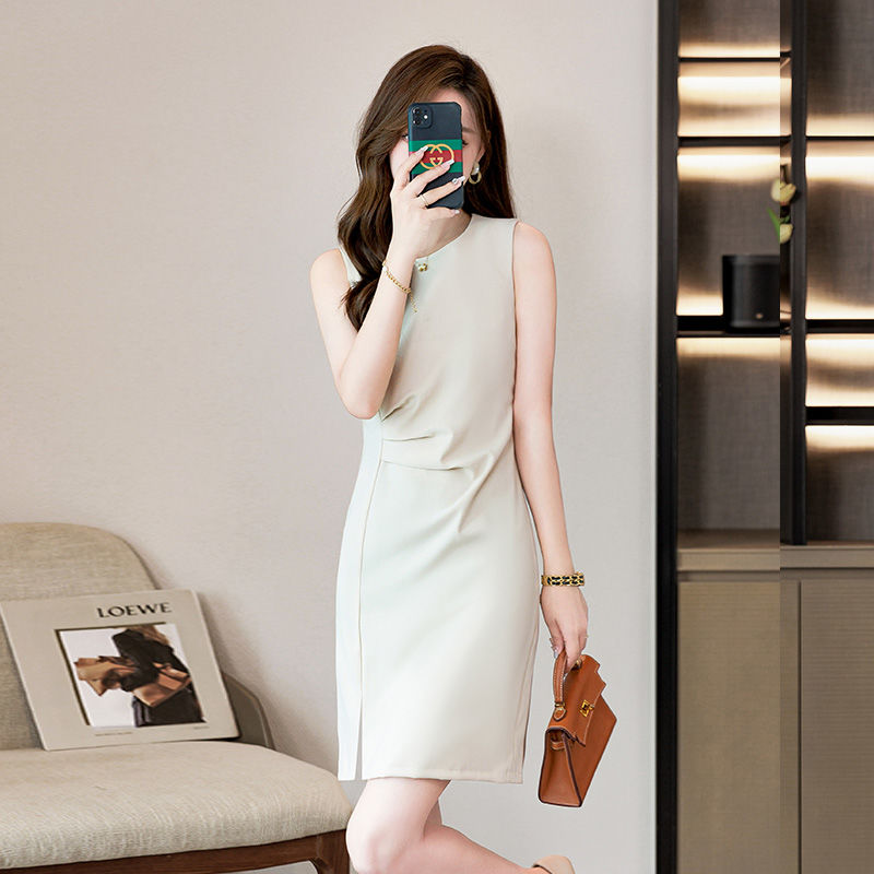 Apricot sleeveless vest dress for women 2023 new pleated design high-end temperament slim side slit skirt