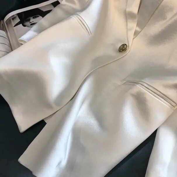 初秋冬新款白色西装外套女小众设计感韩版百搭纯色长袖小西服外套