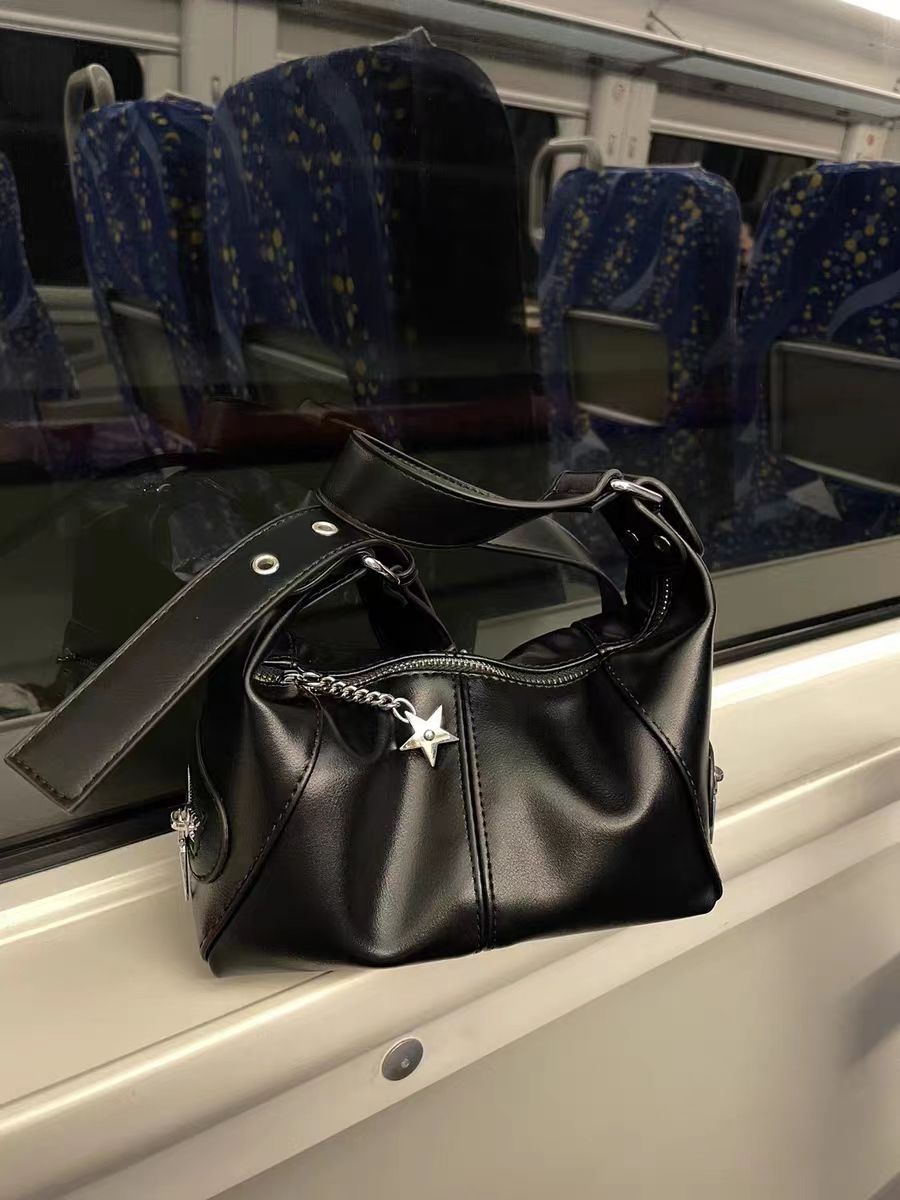 小眾設計酷拽辣妹腋下機車包包女2023新款復古單肩包手提餃子包