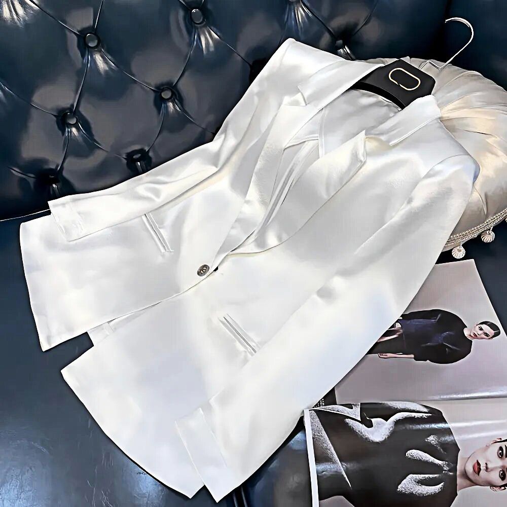 初秋冬新款白色西装外套女小众设计感韩版百搭纯色长袖小西服外套