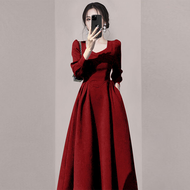法式赫本風酒紅色方領連衣裙2023年早秋新款女裝氣質高級感敬酒服