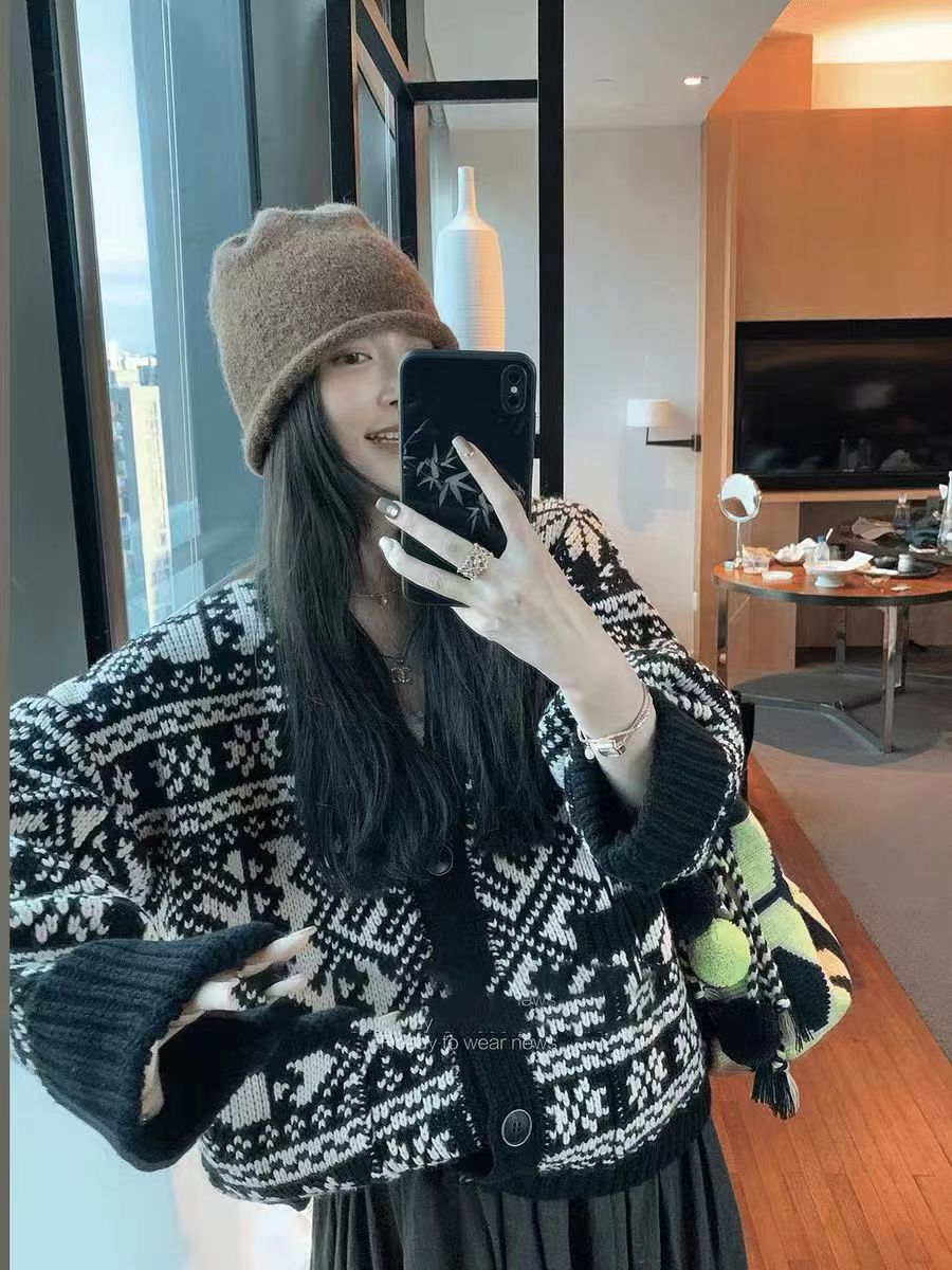 黑白慵懶風軟糯大毛衣女2023秋冬新款粗針寬外穿松百搭針織外套潮
