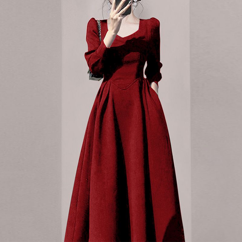 法式赫本风酒红色方领连衣裙2023年早秋新款女装气质高级感敬酒服