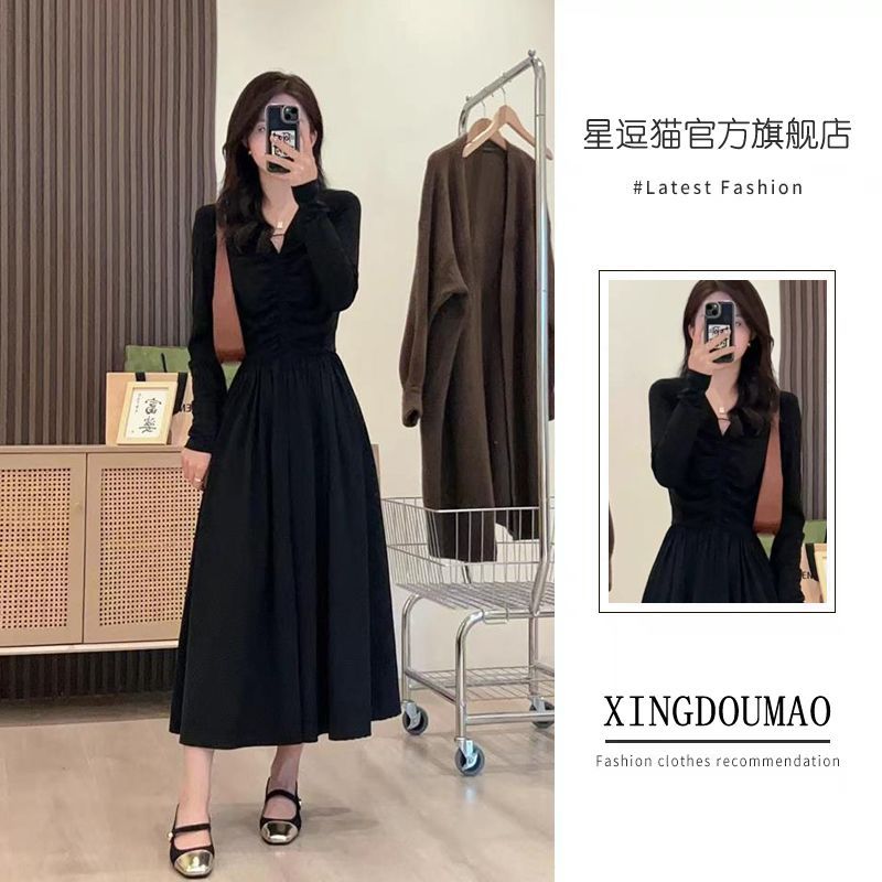 French black long dress 2023 autumn and winter new style design waist slimming and temperament small shirred dress for women