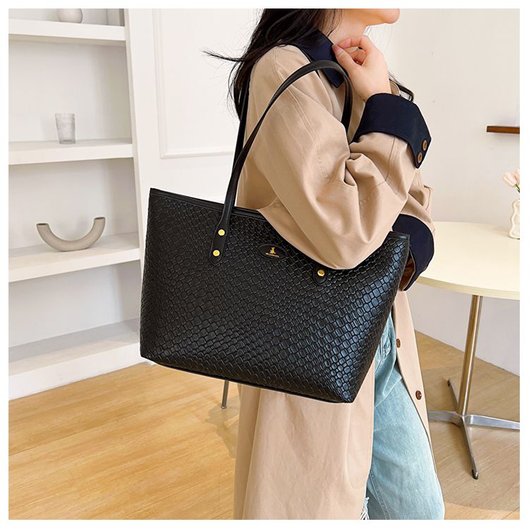 2023 Autumn/Winter New High Capacity Tote, Stereoscopic Handheld, Underarm, Versatile Western Style Handheld_voghion.com