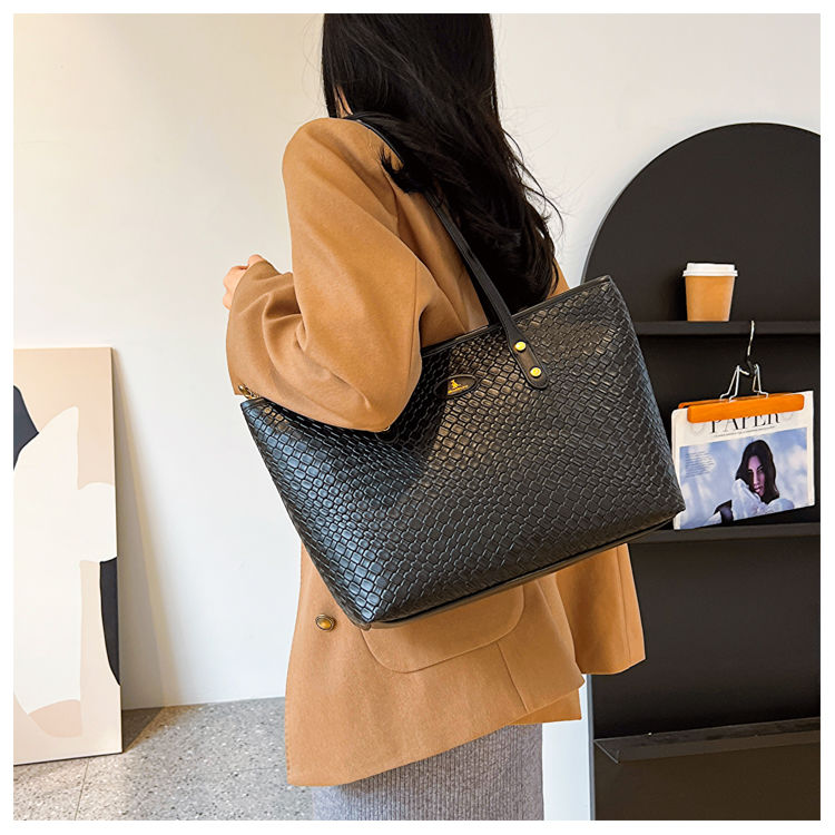 2023 Autumn/Winter New High Capacity Tote, Stereoscopic Handheld, Underarm, Versatile Western Style Handheld_voghion.com
