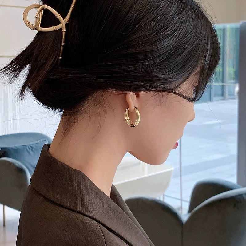 复古气质金色耳环女2023年新款潮轻奢小众设计感高级耳圈独特耳饰