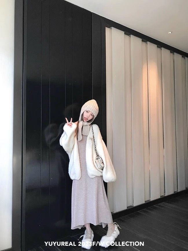 Long-sleeved dress  autumn and winter new style favors Korean style U-neck discreet slimming irregular bottoming A-line skirt