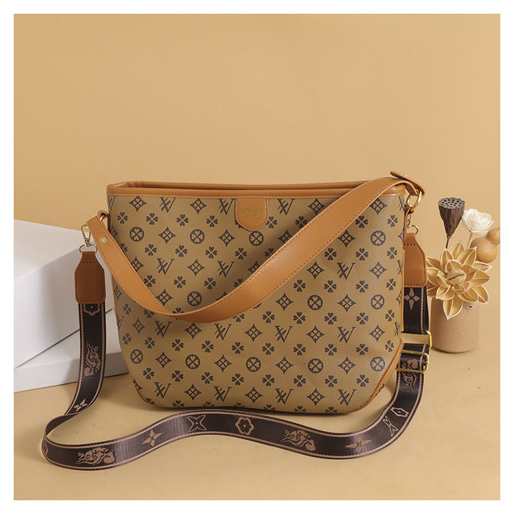 High quality shoulder straps with large capacity for women's bags 2023 Autumn/Winter New Tote Versatile One Shoulder_voghion.com