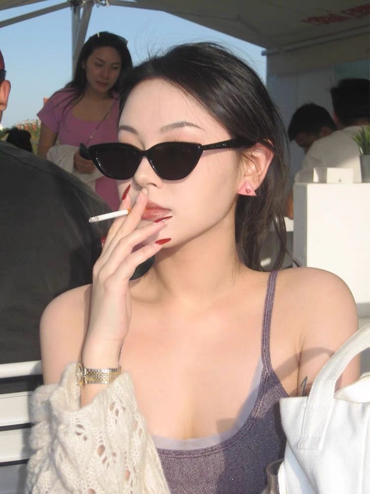 Cat-eye American retro sunglasses for women, high-end, anti-UV, Internet celebrity, concave shape, street style, super cool sunglasses