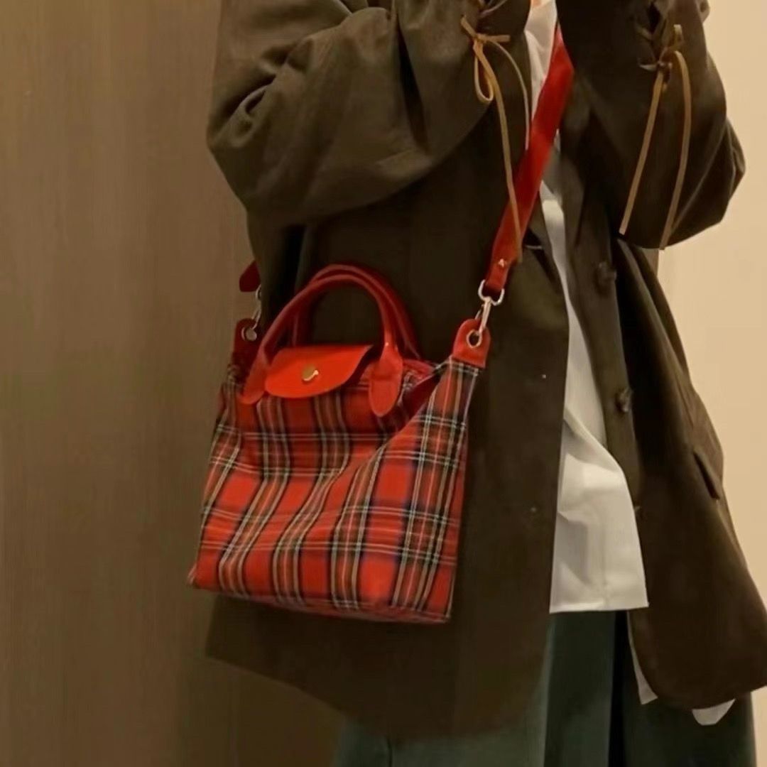 紅格子粗肩帶斜挎通勤包包女學生上課撞色小眾單肩包個性手提包