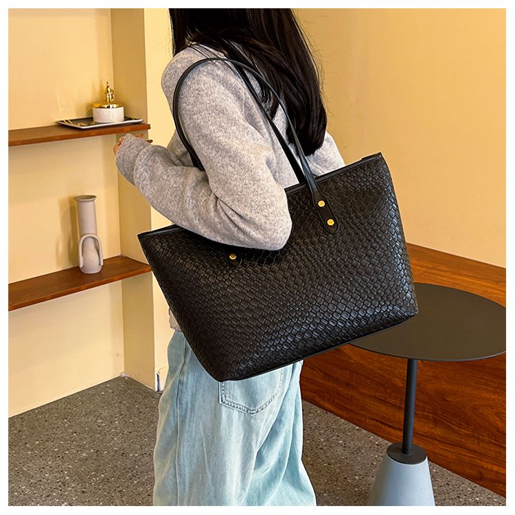 2023 Autumn/Winter New High Capacity Tote, Stereoscopic Handheld, Underarm, Versatile Western Style Handheld_voghion.com