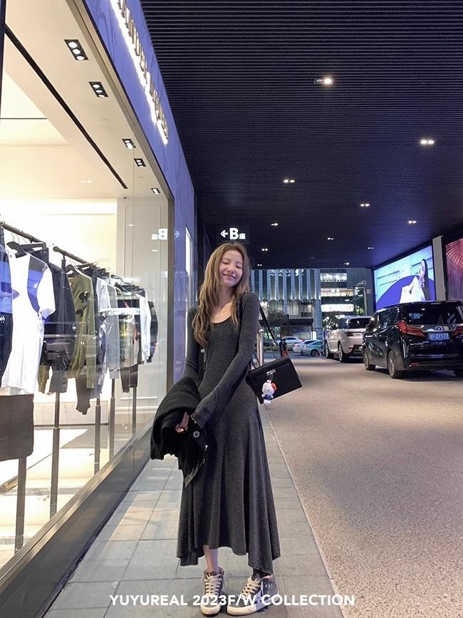 Long-sleeved dress  autumn and winter new style favors Korean style U-neck discreet slimming irregular bottoming A-line skirt