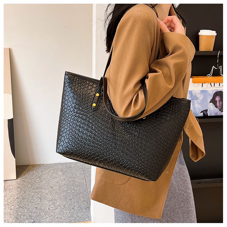 2023 Autumn/Winter New High Capacity Tote, Stereoscopic Handheld, Underarm, Versatile Western Style Handheld_voghion.com