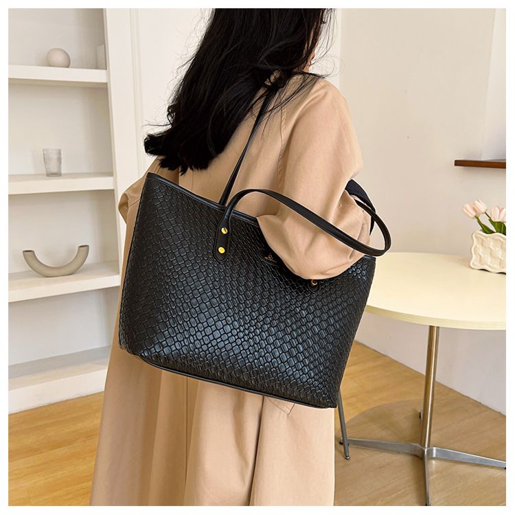 2023 Autumn/Winter New High Capacity Tote, Stereoscopic Handheld, Underarm, Versatile Western Style Handheld_voghion.com