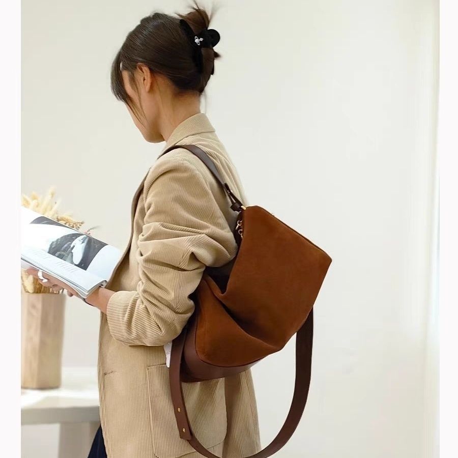 枕頭包包女士2023新款潮秋冬季高級感小眾設計復古絨面單肩斜挎包
