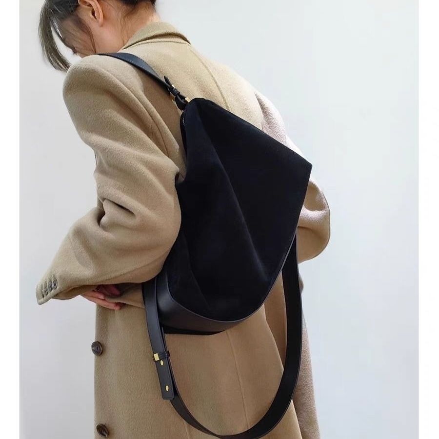 枕头包包女士2023新款潮秋冬季高级感小众设计复古绒面单肩斜挎包