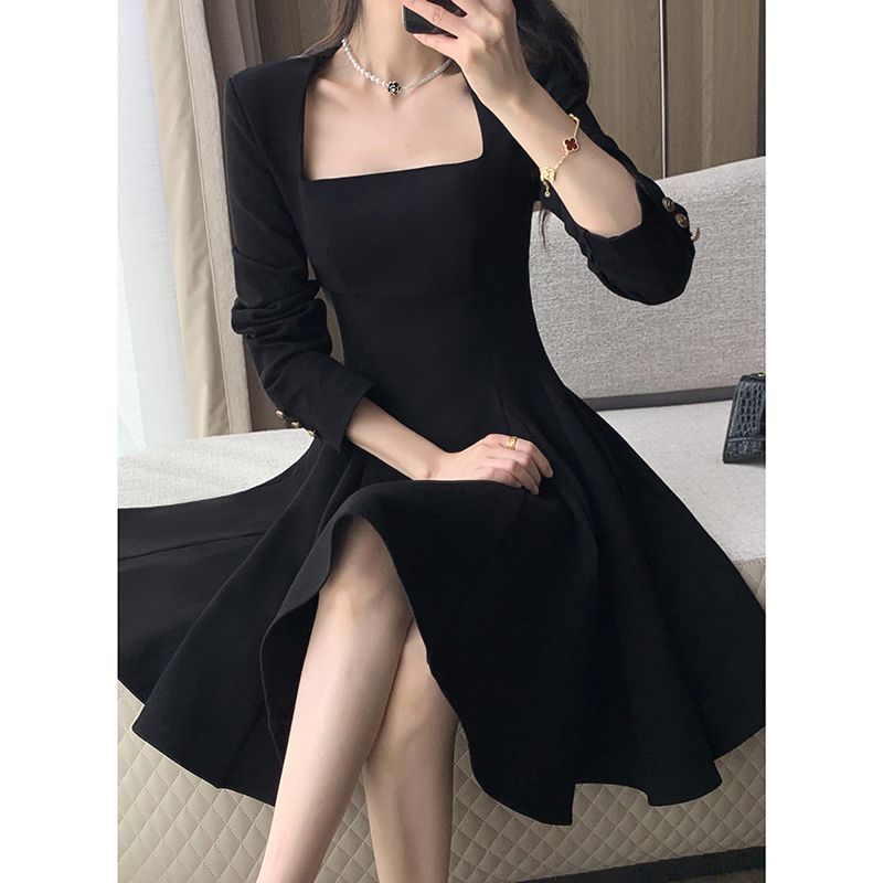 黑色连衣裙女2023早秋新款法式复古显瘦赫本风方领小黑裙