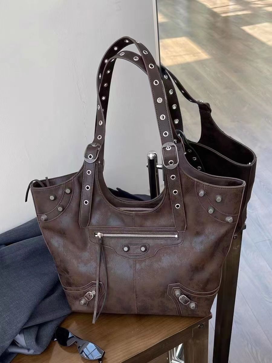 Heavy Industry Retro Rivet Motorcycle Bag Women's 2023 Autumn New Trendy Portable Shoulder Bag Large Capacity Underarm Tote Bag