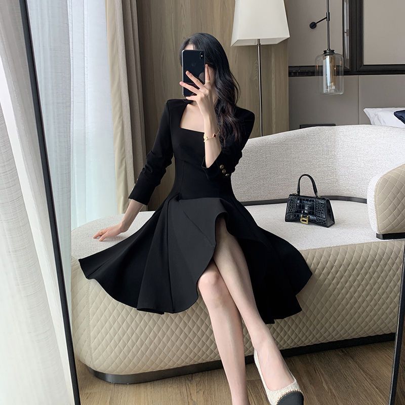 黑色连衣裙女2023早秋新款法式复古显瘦赫本风方领小黑裙
