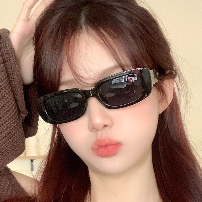 Cool fashion super hot sunglasses for women summer high-end European and American retro small frame narrow rectangular new sunglasses