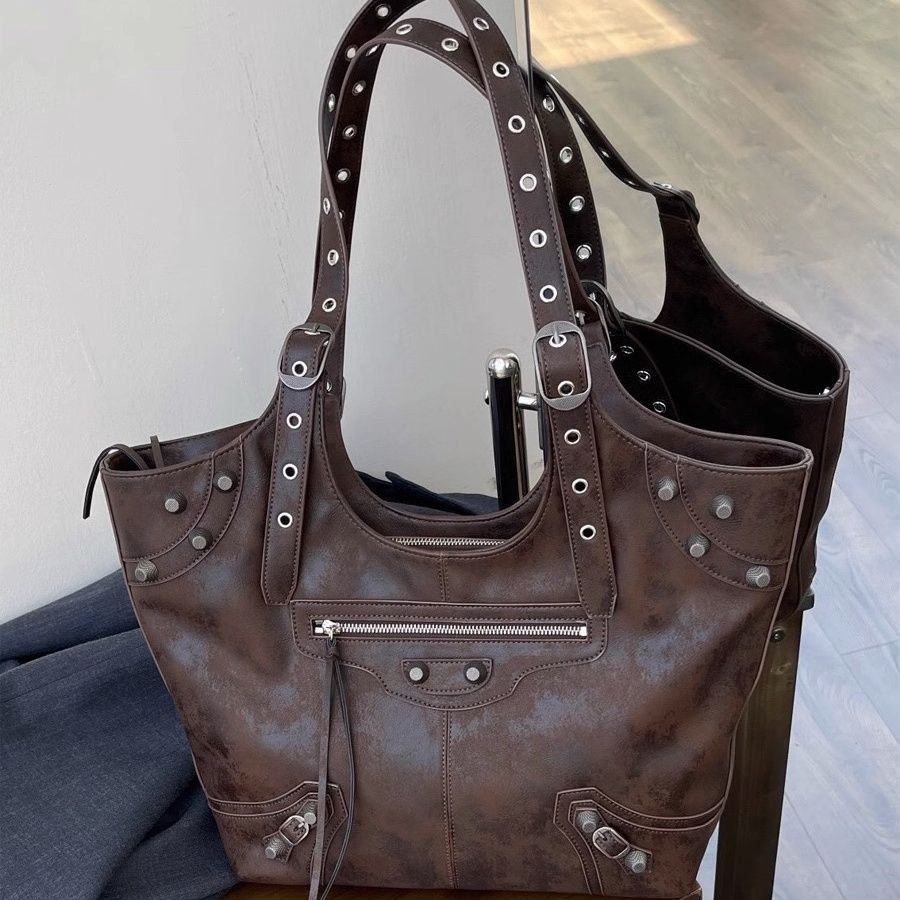 Heavy Industry Retro Rivet Motorcycle Bag Women's 2023 Autumn New Trendy Portable Shoulder Bag Large Capacity Underarm Tote Bag