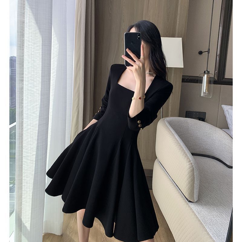 黑色連衣裙女2023早秋新款法式復古顯瘦赫本風方領小黑裙