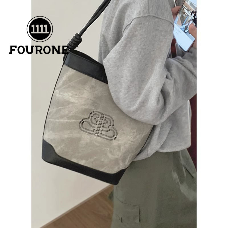 Niche portable bucket bag women's new fashion contrasting color armpit bag high-end versatile shoulder bag