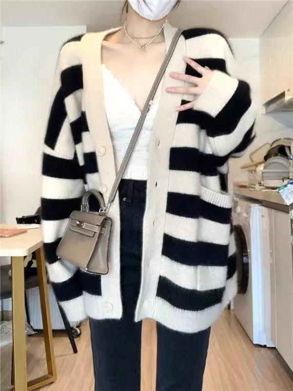 Lazy style color-blocked striped design long-sleeved V-neck knitted cardigan autumn and winter new retro jacket top for women