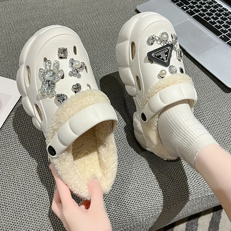 黑色加絨洞洞鞋女冬季厚底增高加絨保暖DIY三角標水鑽包頭棉拖鞋