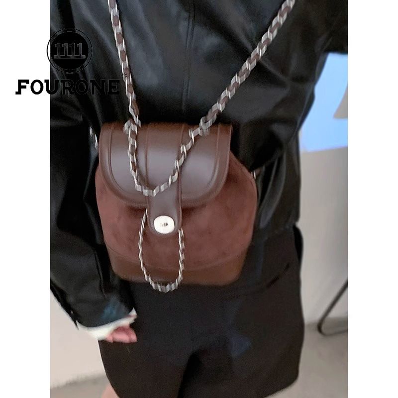Retro college style backpack women's new trendy imitation deerskin backpack versatile chain bucket bag