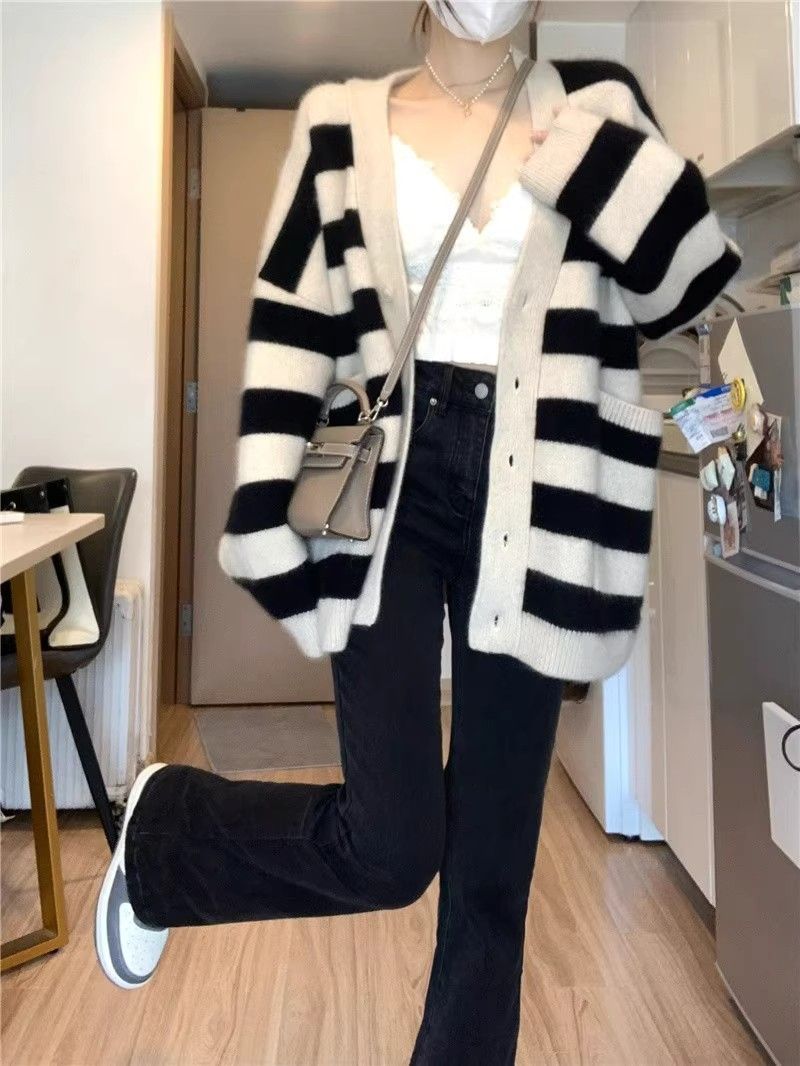 Lazy style color-blocked striped design long-sleeved V-neck knitted cardigan autumn and winter new retro jacket top for women