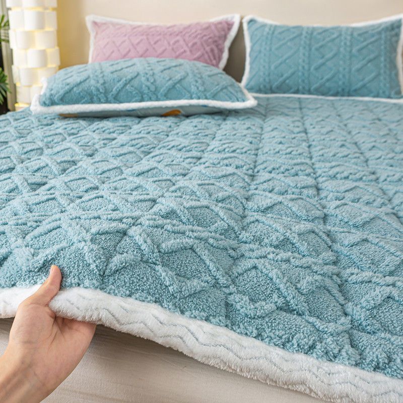 a类獭兔毛牛奶绒床垫软垫家用冬季珊瑚绒床褥薄垫子保暖加厚毯子