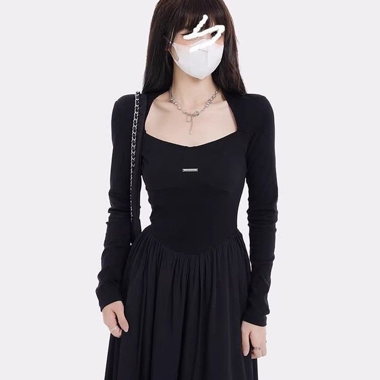 纯欲方领黑色连衣裙2023春秋季新款法式长袖气质收腰显瘦裙子