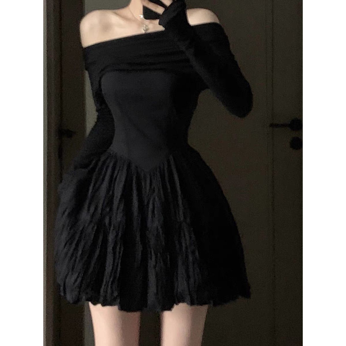 Black Swan ballet style dress retro pleated one-line collar sexy hottie off-shoulder waisted puffy little black dress