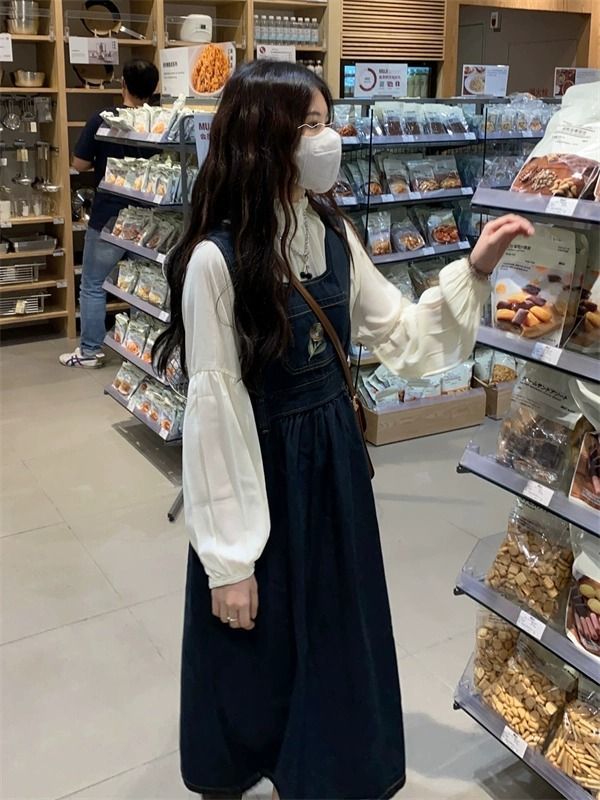 復古減齡牛仔背帶裙女秋季設計感小眾刺繡顯瘦中長款吊帶連衣裙子