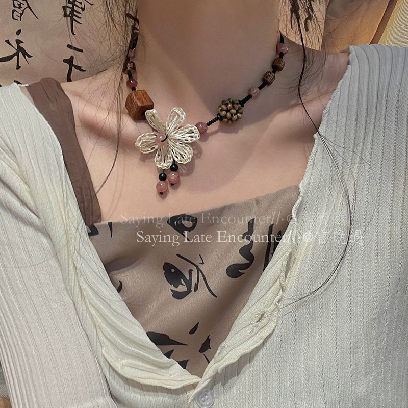 Flower Wooden Braided Necklace Women's Autumn and Winter New Chinese Ethnic Style Accessories Niche Design Retro Sweater Chain
