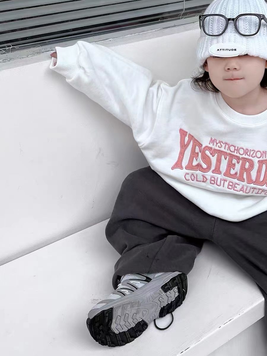 Korean children's clothing 2023 winter new handsome boy suit plus velvet thickened sweatshirt children's sports pants baby