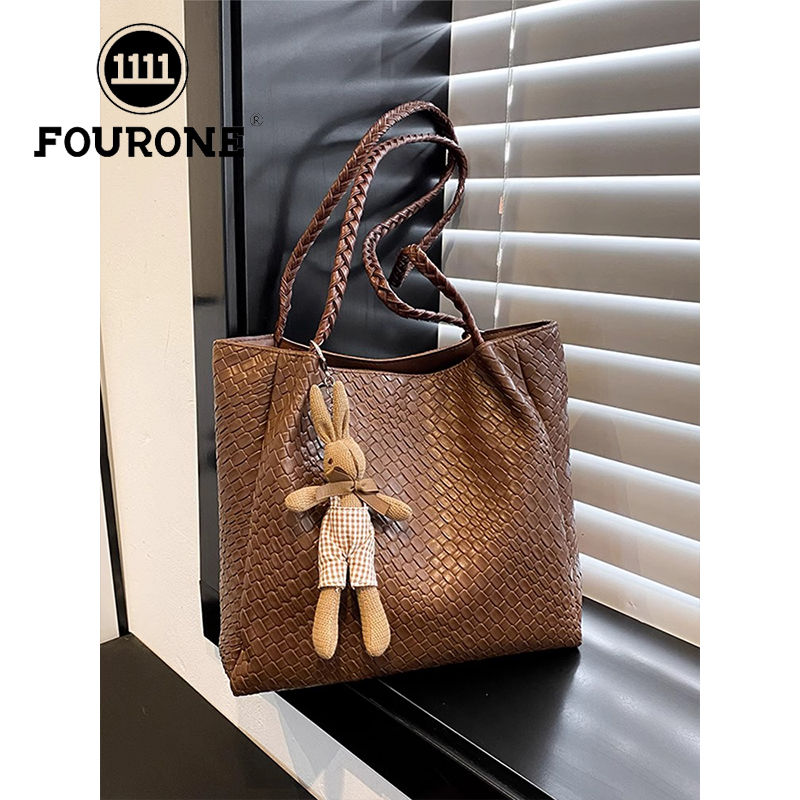 Retro bag women's new fashion high-end shoulder crossbody bag this year's popular armpit bucket bag