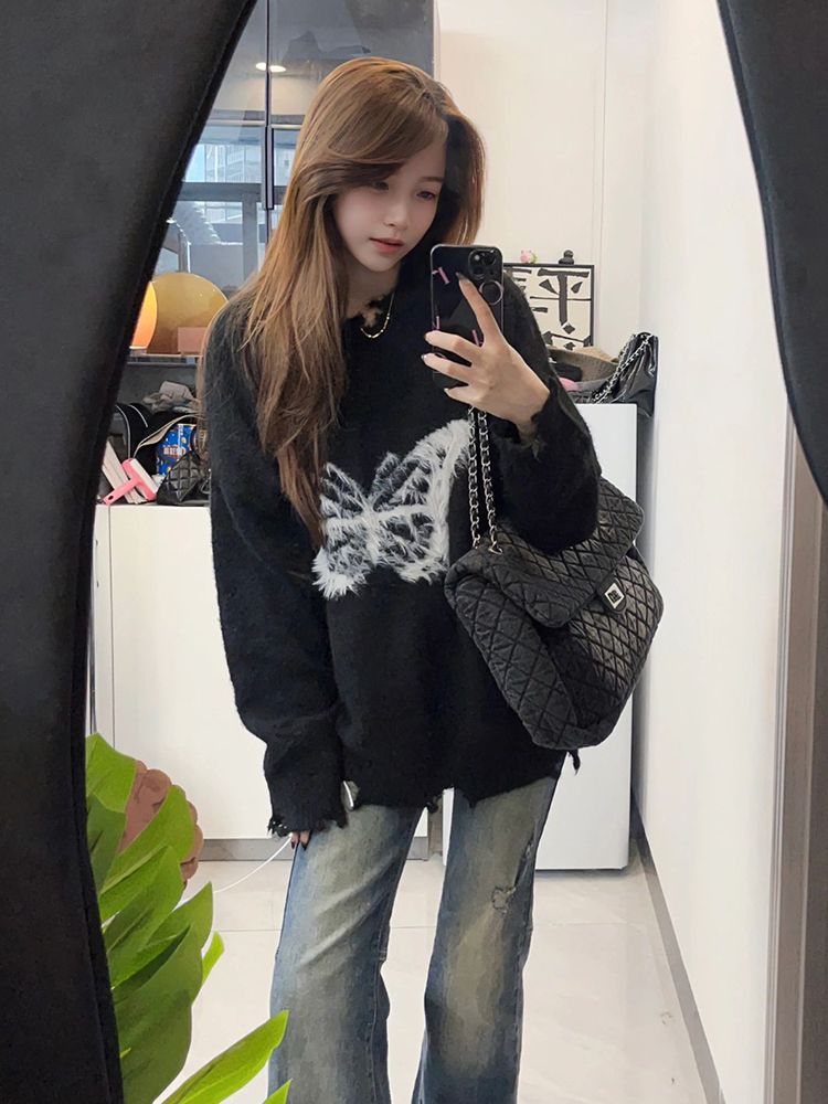 秋冬毛絨蝴蝶懶慵毛衣女黑色露肩破洞辣妹風設計高級感時髦上衣潮
