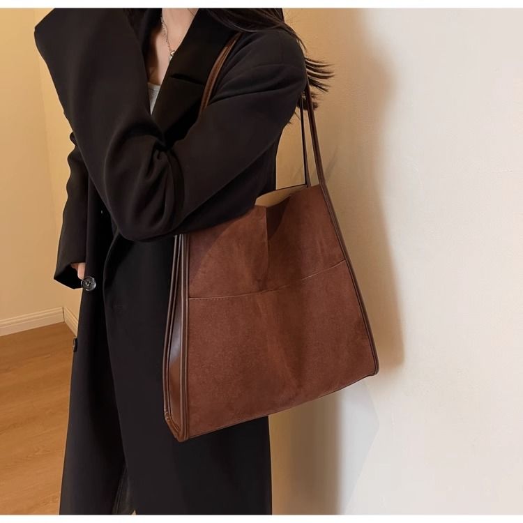 FOUR ONE large capacity women's versatile new single shoulder bucket bag, popular commuting tote bag this year_voghion.com