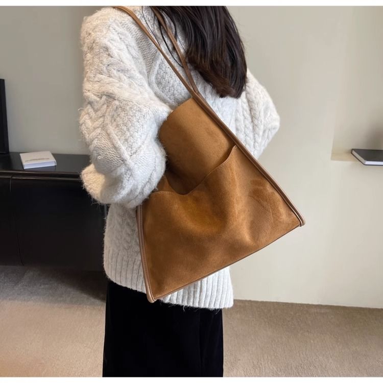FOUR ONE large capacity women's versatile new single shoulder bucket bag, popular commuting tote bag this year_voghion.com