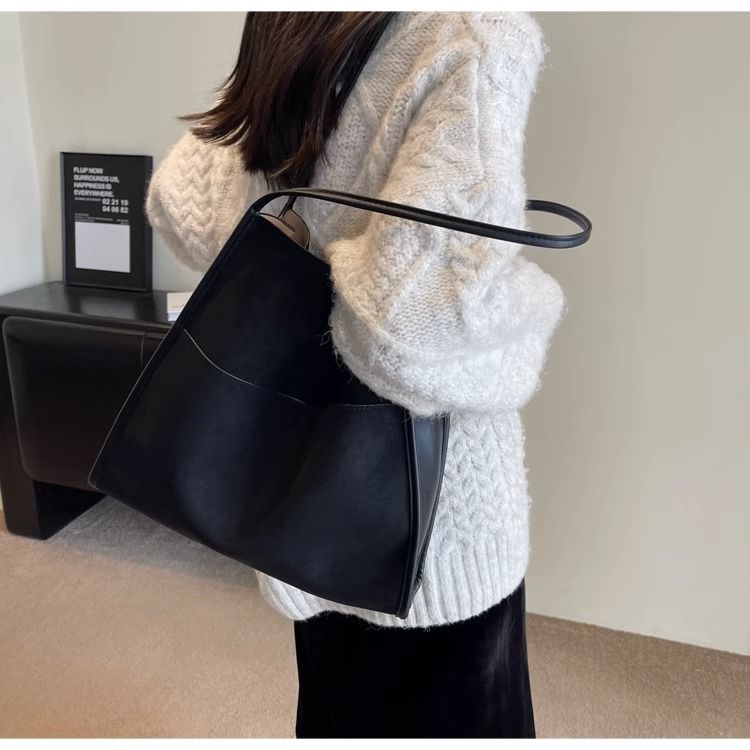 FOUR ONE large capacity women's versatile new single shoulder bucket bag, popular commuting tote bag this year_voghion.com