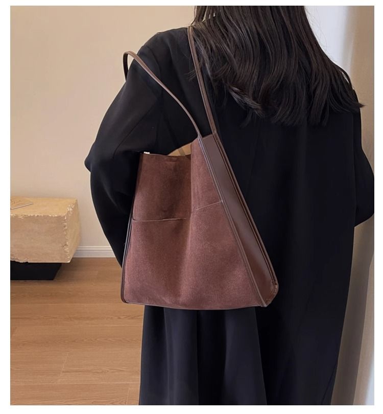 FOUR ONE large capacity women's versatile new single shoulder bucket bag, popular commuting tote bag this year_voghion.com
