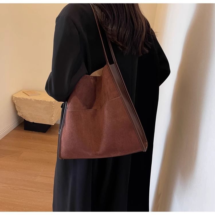 FOUR ONE large capacity women's versatile new single shoulder bucket bag, popular commuting tote bag this year_voghion.com