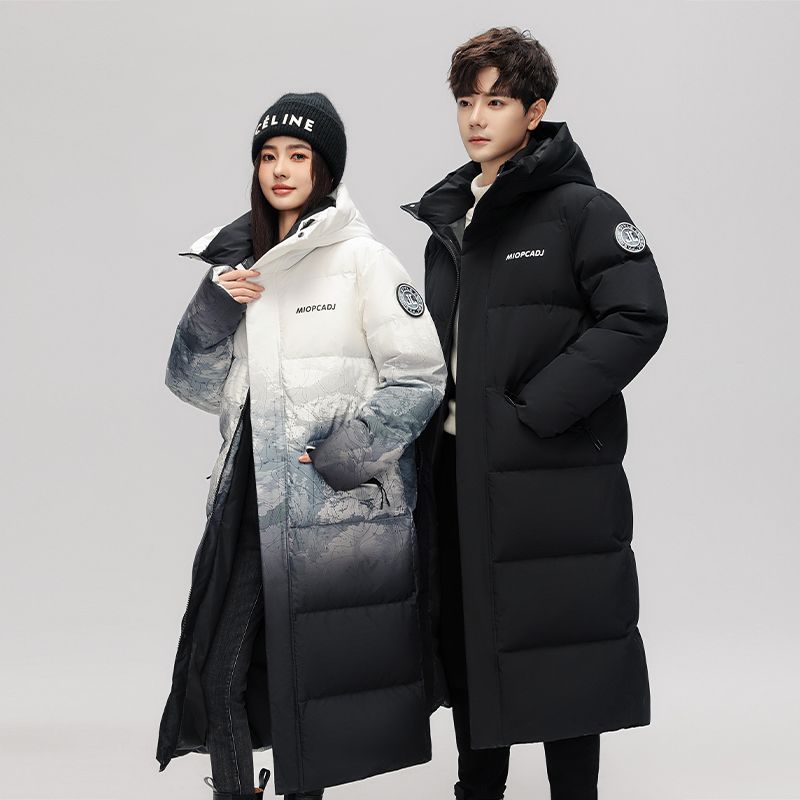 冬季渐变情侣羽绒服男中长款过膝2025年新款加厚雪山潮流青年外套