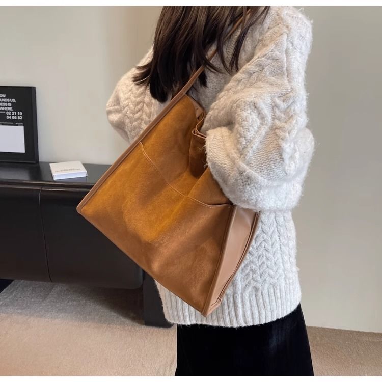 FOUR ONE large capacity women's versatile new single shoulder bucket bag, popular commuting tote bag this year_voghion.com