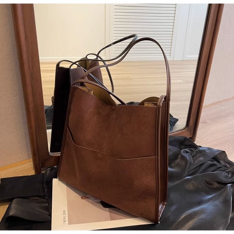 FOUR ONE large capacity women's versatile new single shoulder bucket bag, popular commuting tote bag this year_voghion.com