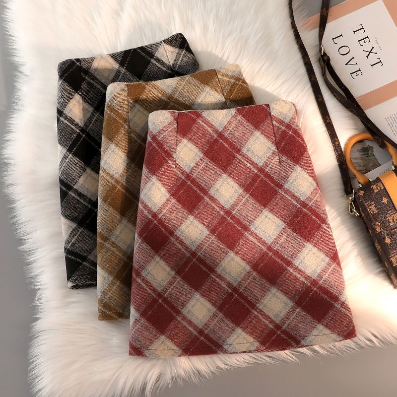 Woolen plaid skirt for women in autumn and winter new style small winter sweater versatile hip-covering A-line short skirt