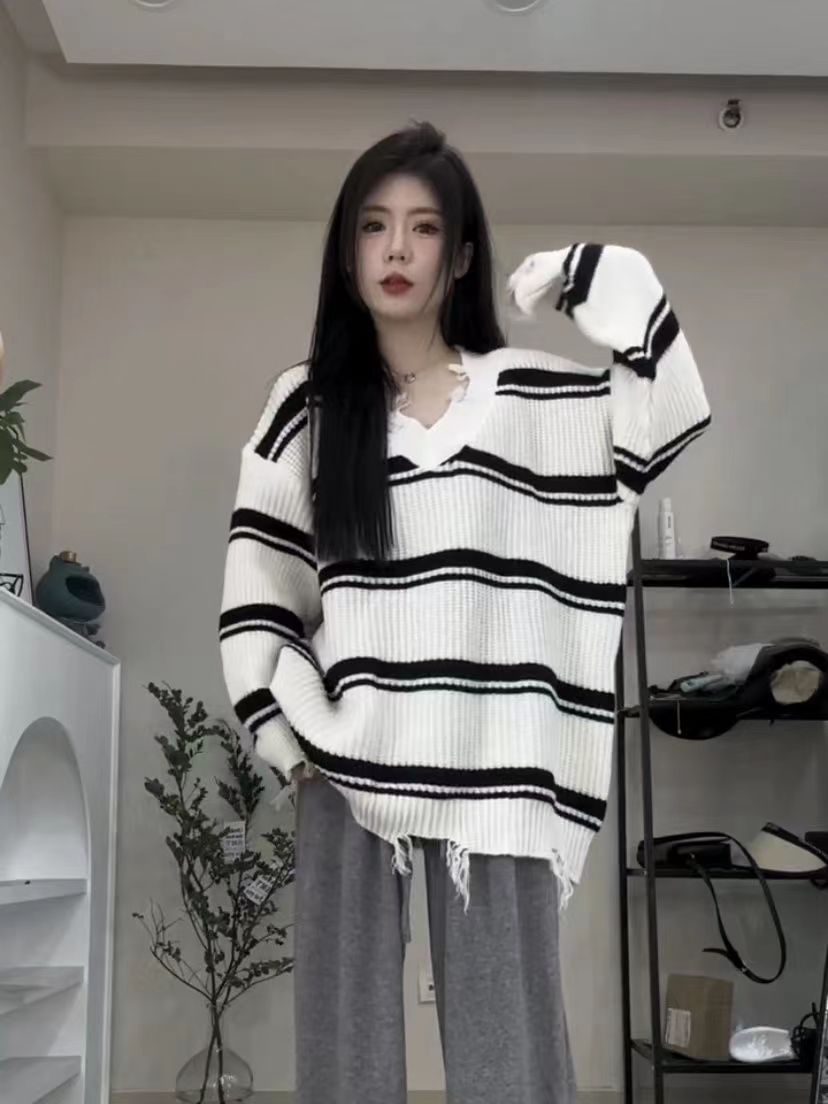 時尚慵懶風v領條紋針織衫女秋冬小眾磨破百搭上衣設計感軟糯毛衣